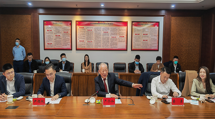 嚴介和理事長應邀同內蒙古鄂爾多斯市委常委、伊金霍洛旗委書記華瑞鋒會談（2）.jpg