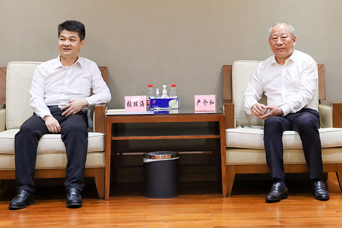 嚴介和理事長同東莞市大嶺山鎮委書記張拔海會談1.jpg