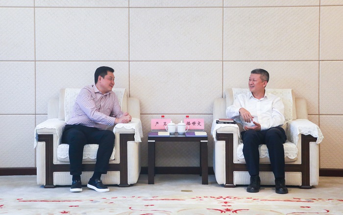 20231018嚴昊同河源市高新區黨工委書記駱世文會談1.jpg