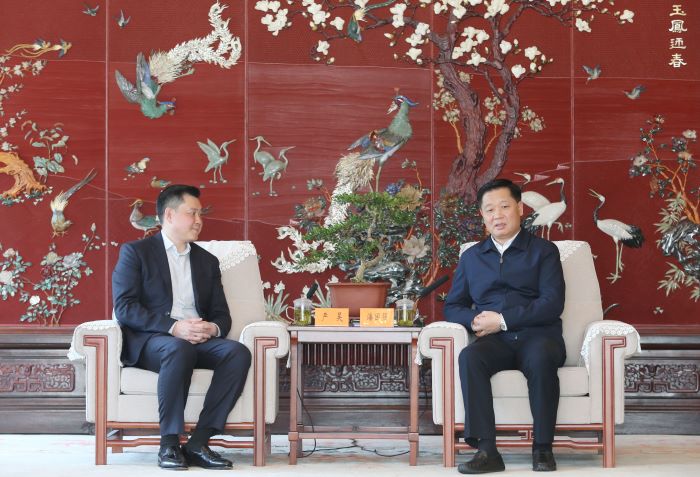 嚴昊與揚州市長1.jpg