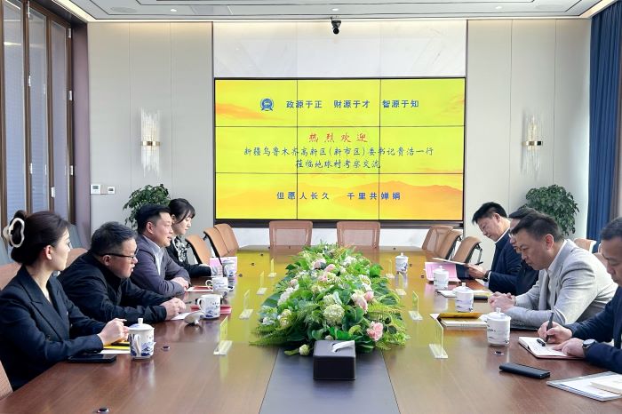 3月3日嚴昊同新疆烏魯木齊高新區（新市區）委書記貴浩.jpg