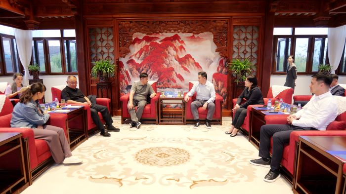 嚴昊與云南省普洱市思茅區委副書記、區長武詠健會談2.jpg