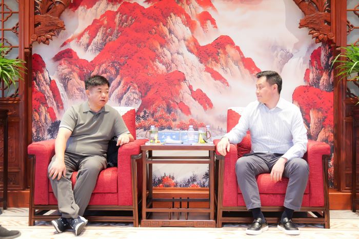 嚴昊與云南省普洱市思茅區委副書記、區長武詠健會談1.jpg